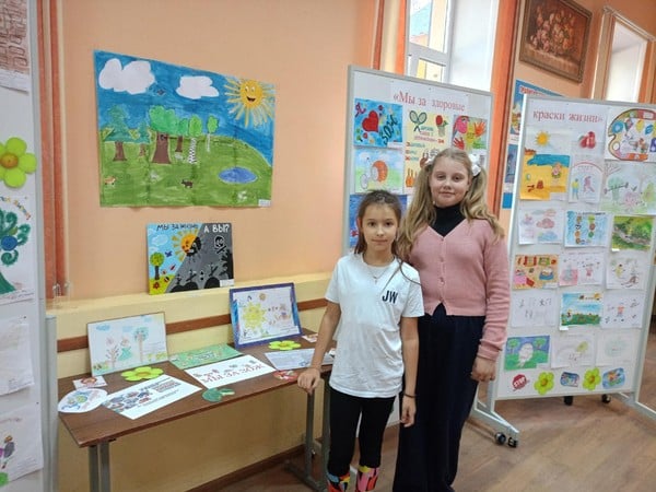 Выставка рисунков «Мы за здоровые краски жизни!»