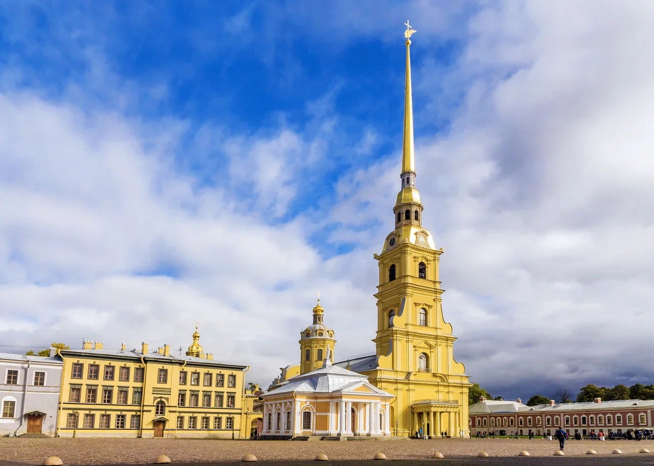 Обзорная экскурсия + Петропавловская крепость + теплоходная прогулка