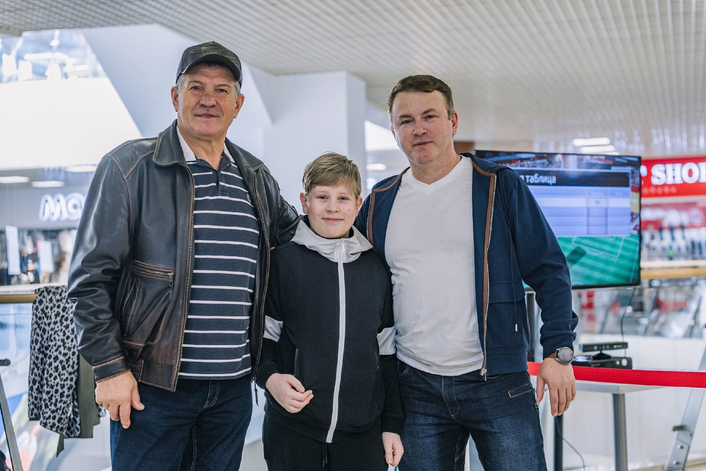 Сегодня состоялось открытие фотовыставки «Папа в кадре»!