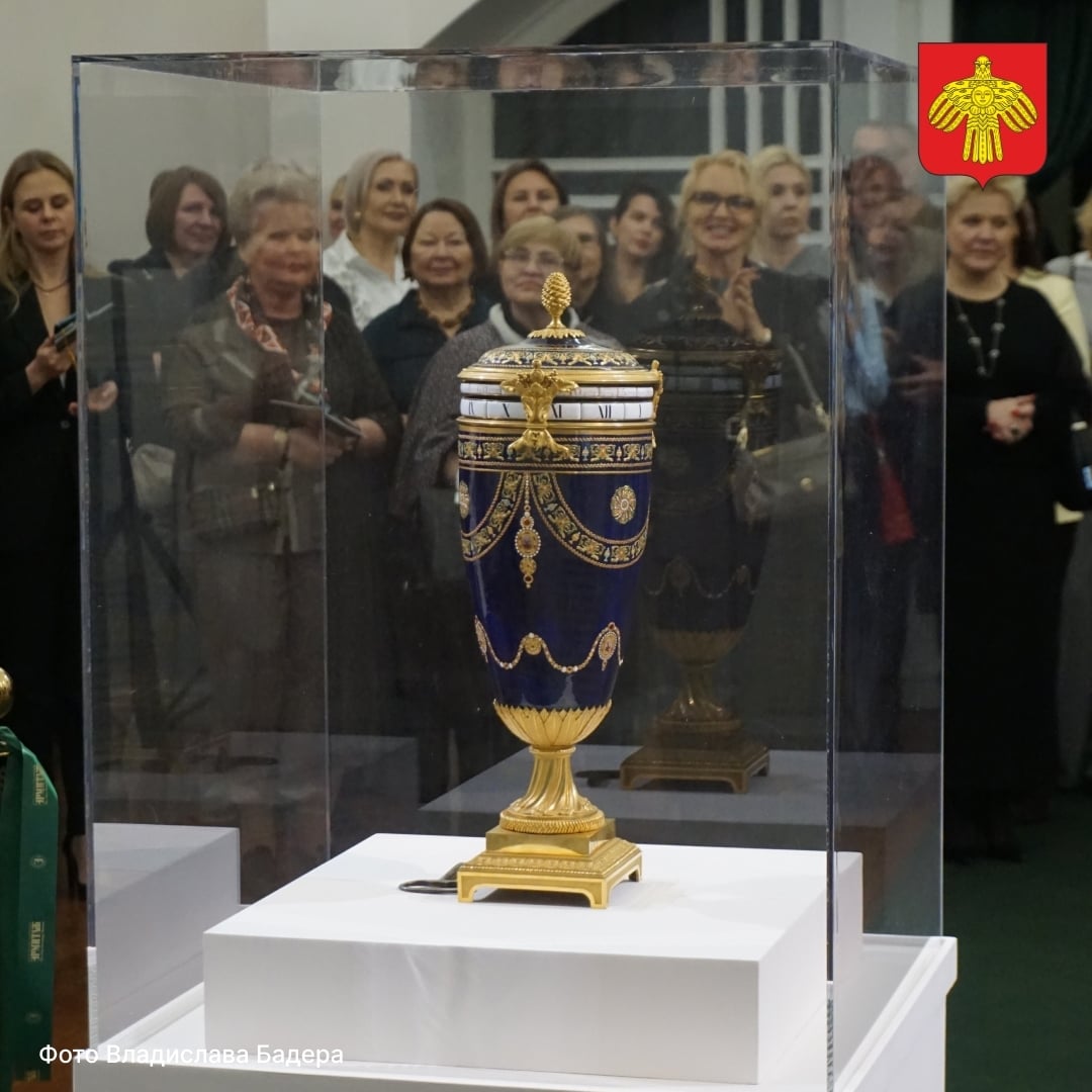 В Сыктывкар впервые привезли уникальную вазу «Мария-Антуанетта»