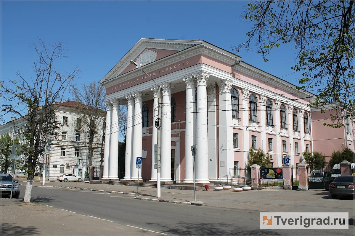 На «Тверском переплёте» организуют показ моды Серебряного века ‍