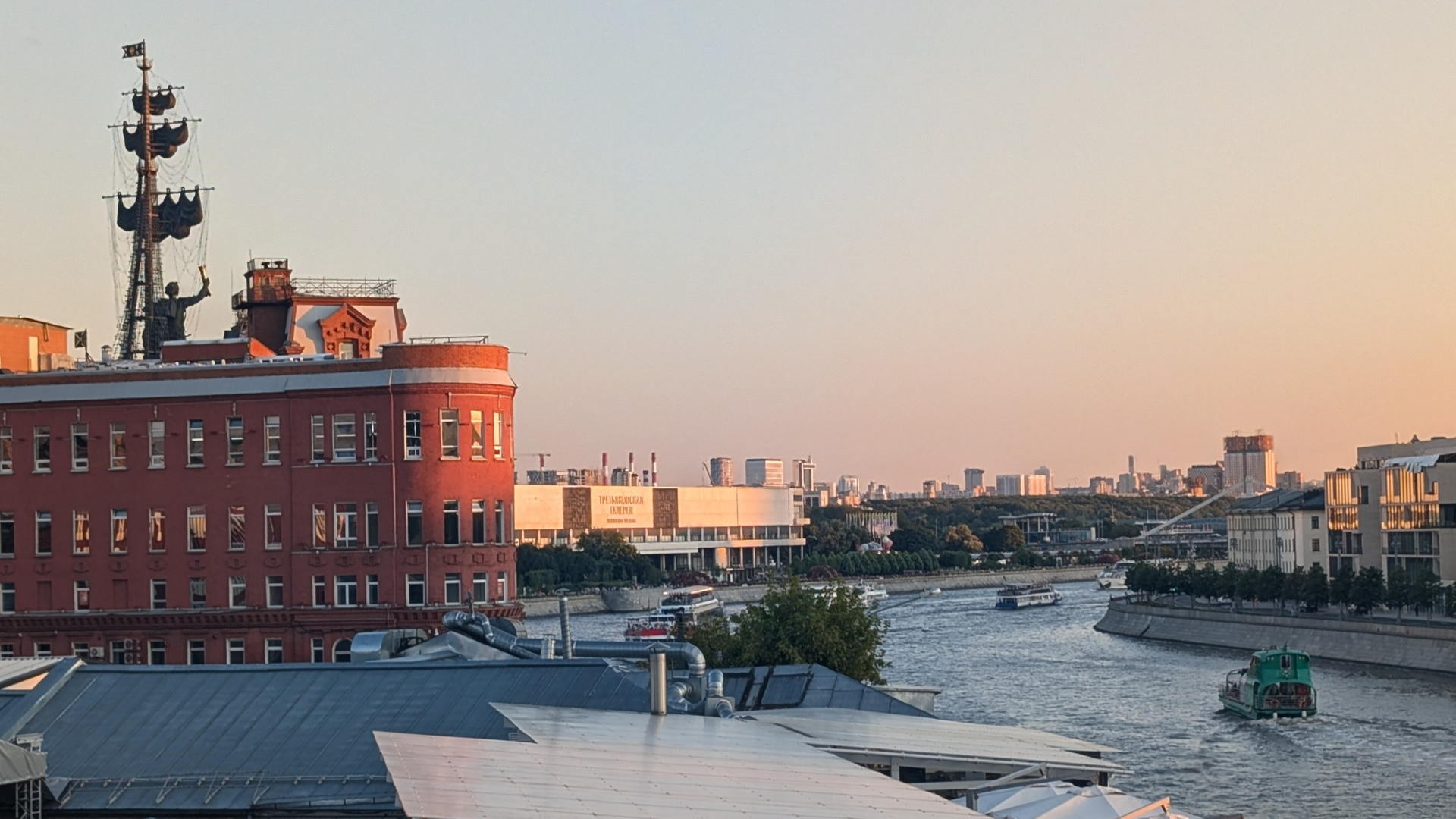 Городской квест. Красный Октябрь и тайны Балчуга (без гида)