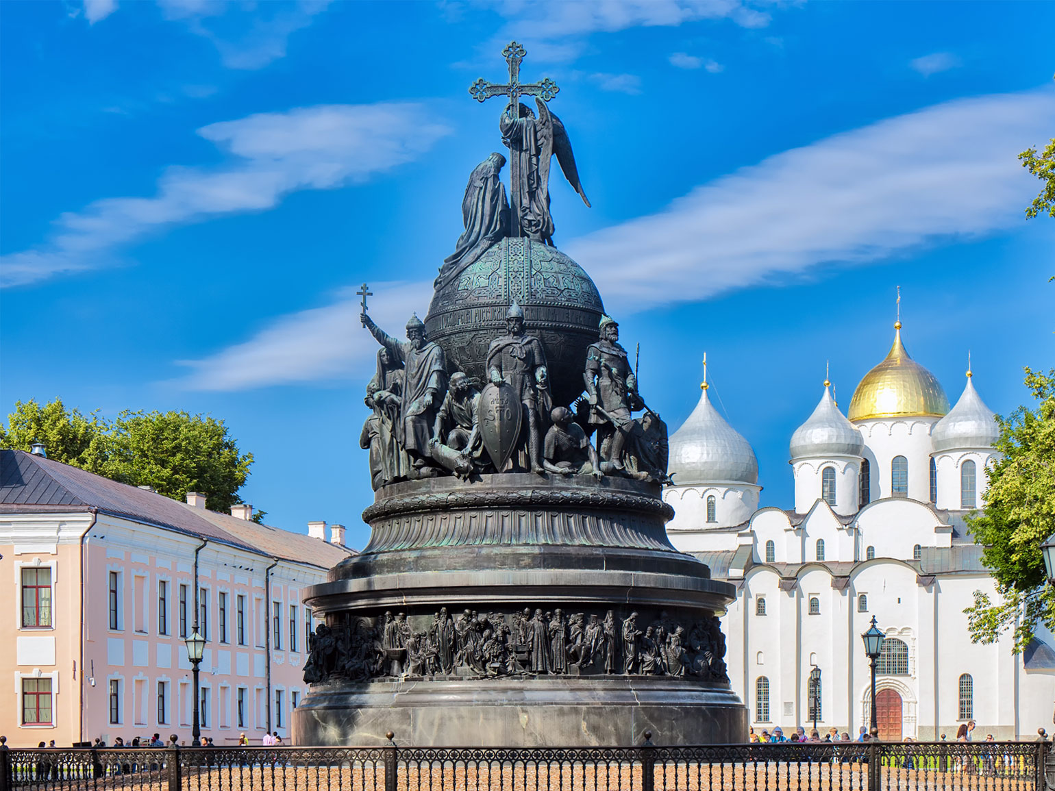 Экскурсия-расследование «История России в бронзе»