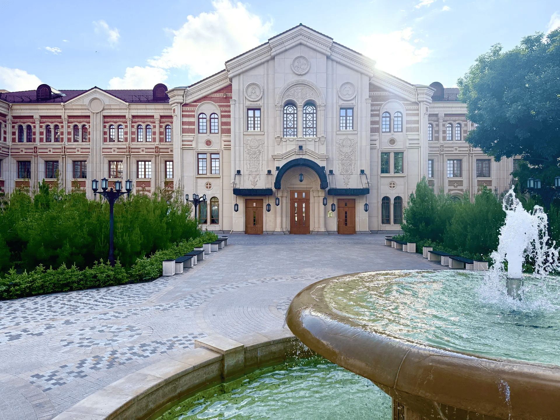 Экскурсия по Севастопольской детской школе искусств