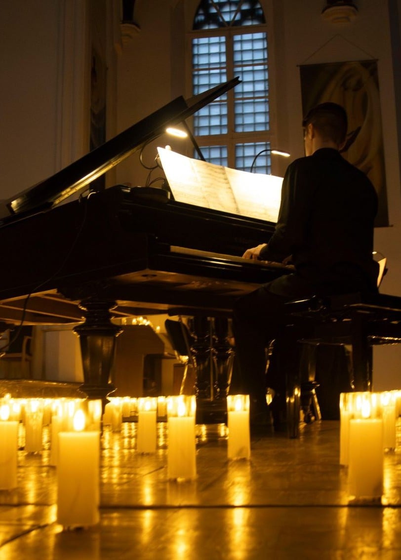 Концерт «Ludovico Einaudi: неоклассика при свечах»