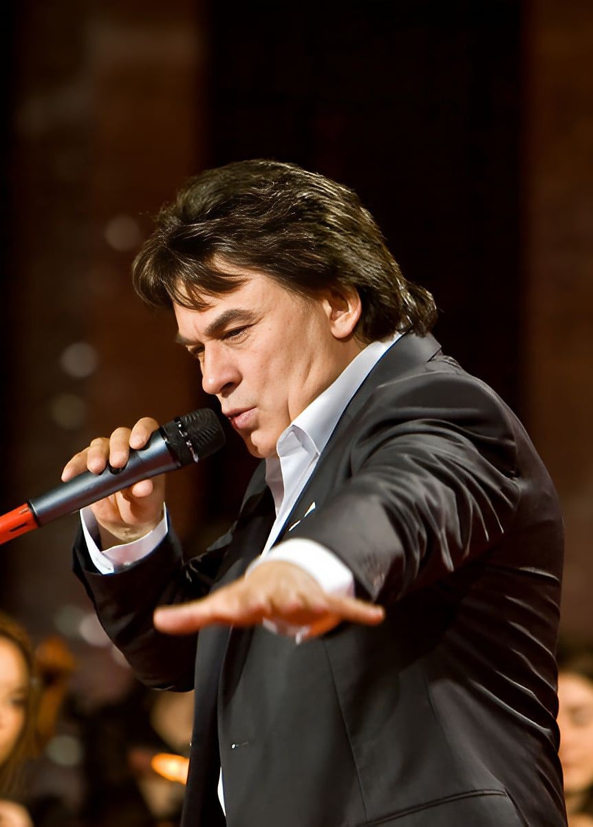 Александр Серов