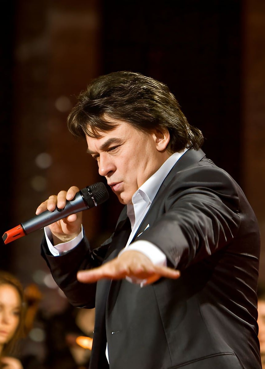 Александр Серов
