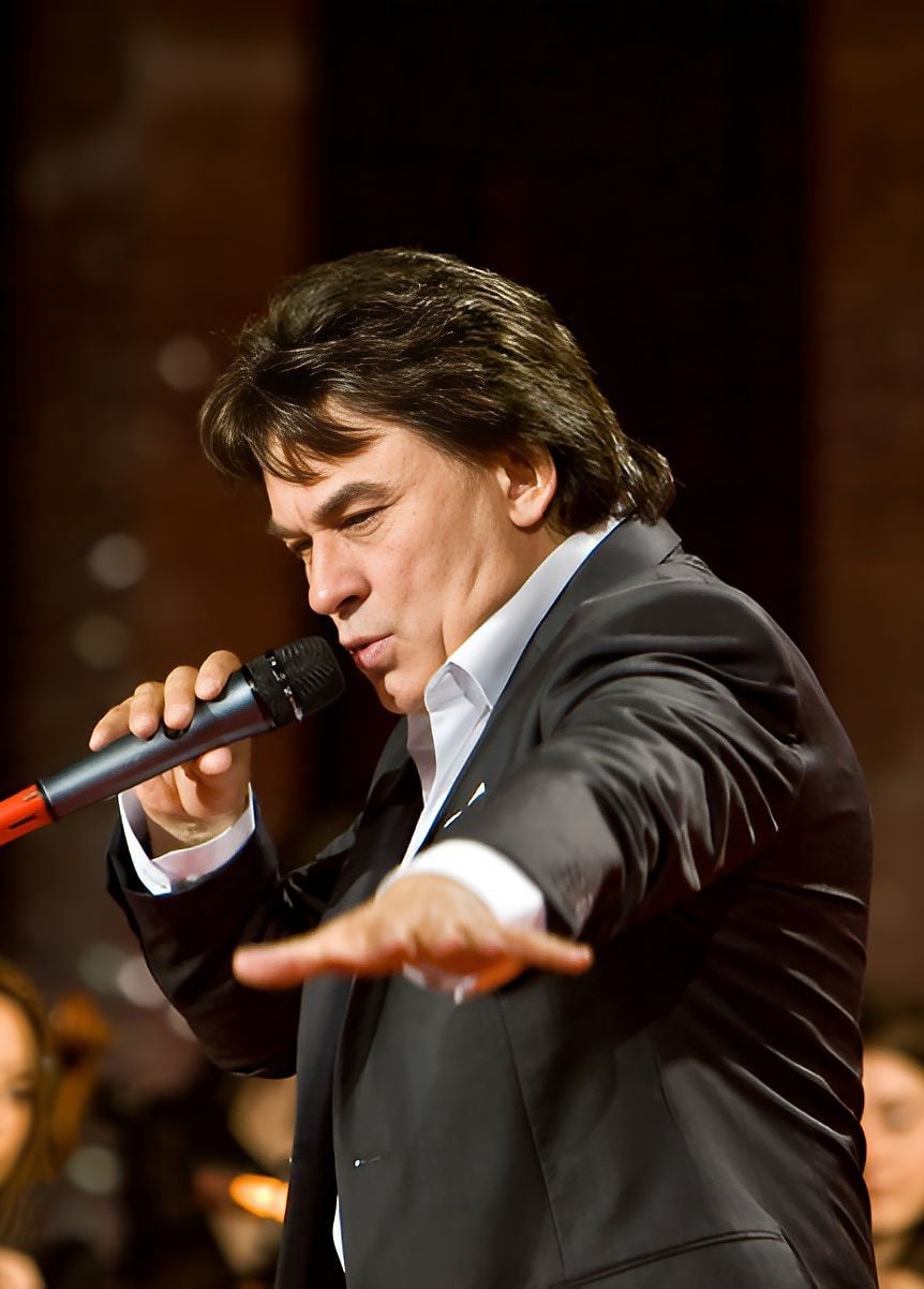 Александр Серов