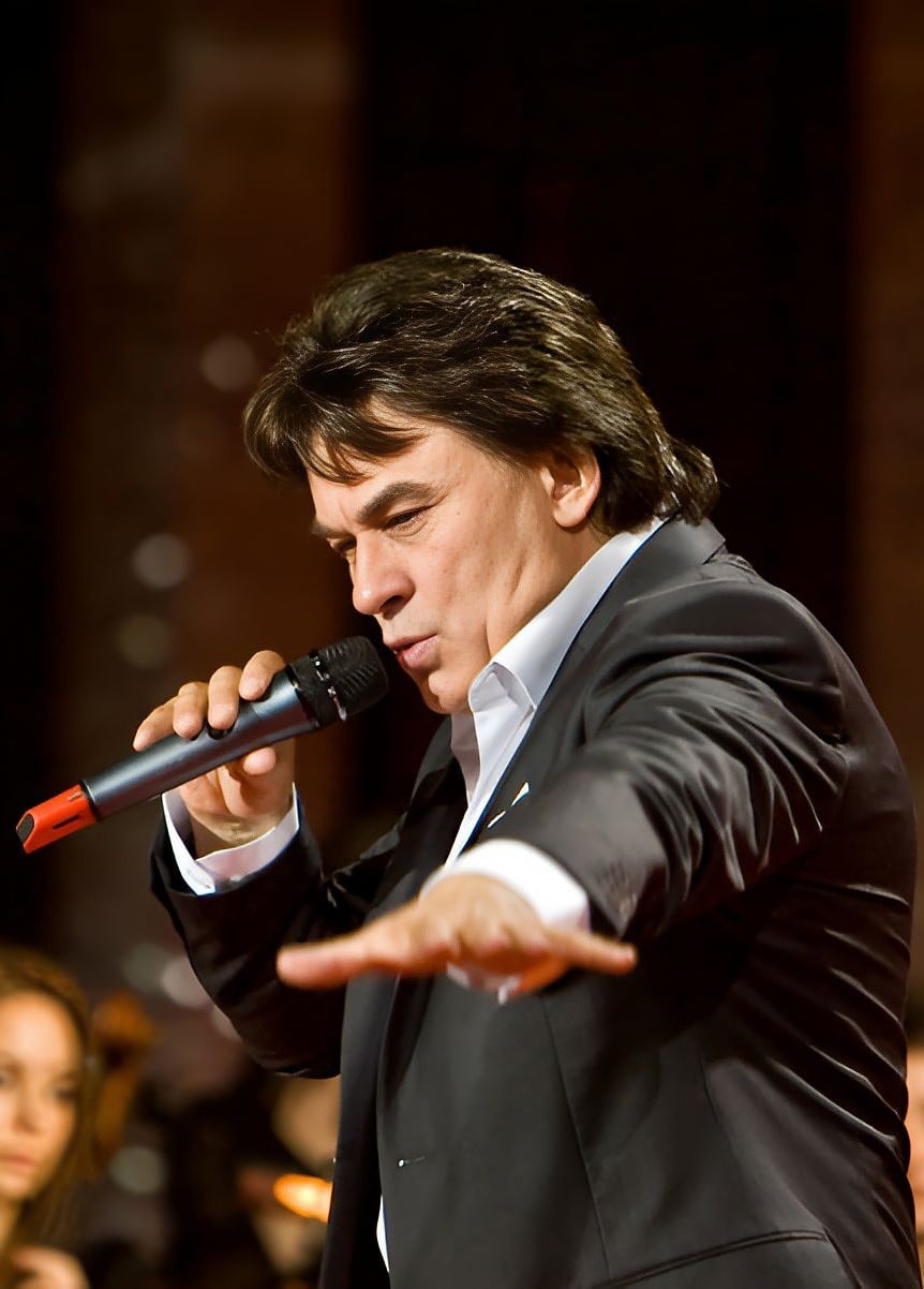 Александр Серов